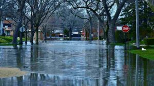 I danni di un'alluvione in città - JobsNews.it