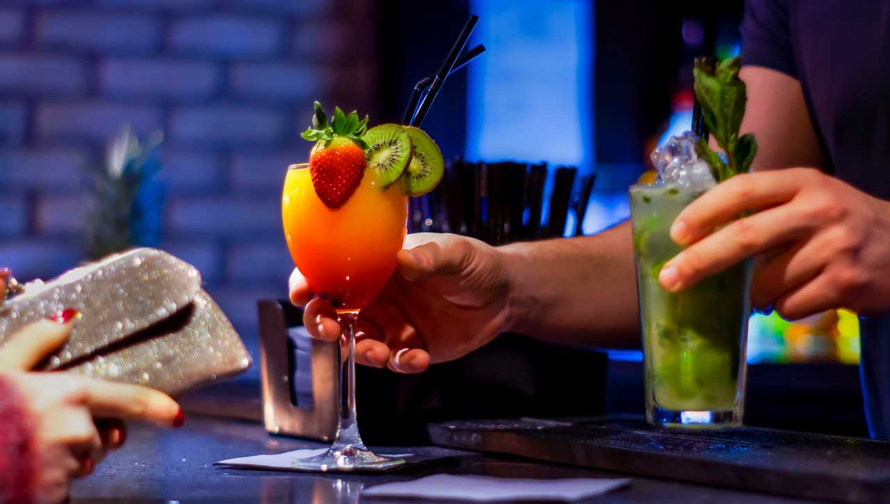 Lavorare di notte in un bar - Jobsnews.it