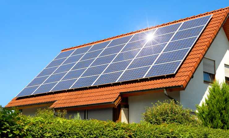 Pannelli solari su un'abitazione - JobsNews.it