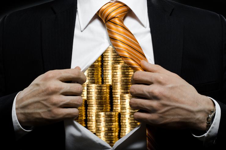 Tante monete nel petto di un signore - JobsNews.it